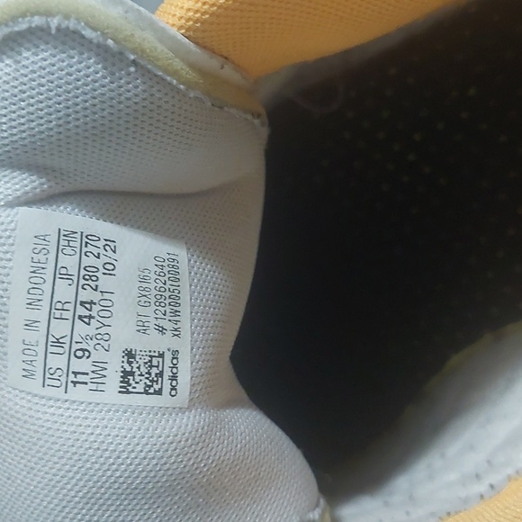 Size 11 women's Adidas - Picture 5 of 6